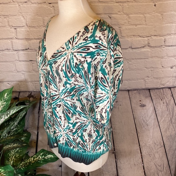 Ann Taylor XL white with teal, black and gray design with 1/3 sleeves - Picture 4 of 8